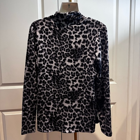 Black Leopard Print Open-Front Sweater with zip up over shoulder. - Picture 4 of 12